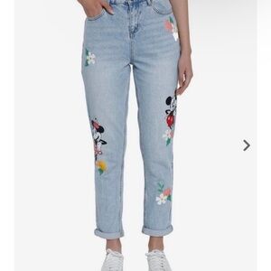 Women’s Minnie and Mickey mom jeans size 7